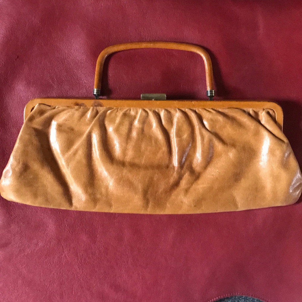 Tan clutch